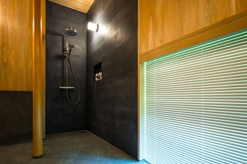 バスルームのシャワー