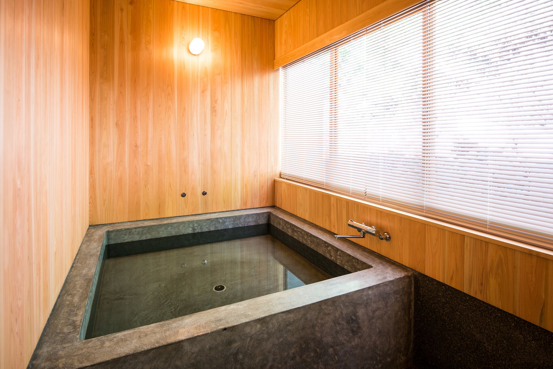 Bañera profunda