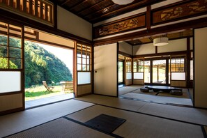 Private Vacation Home | Living room