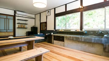 Private Vacation Home | Private kitchen | Fridge, microwave, stovetop, cookware/dishes/utensils