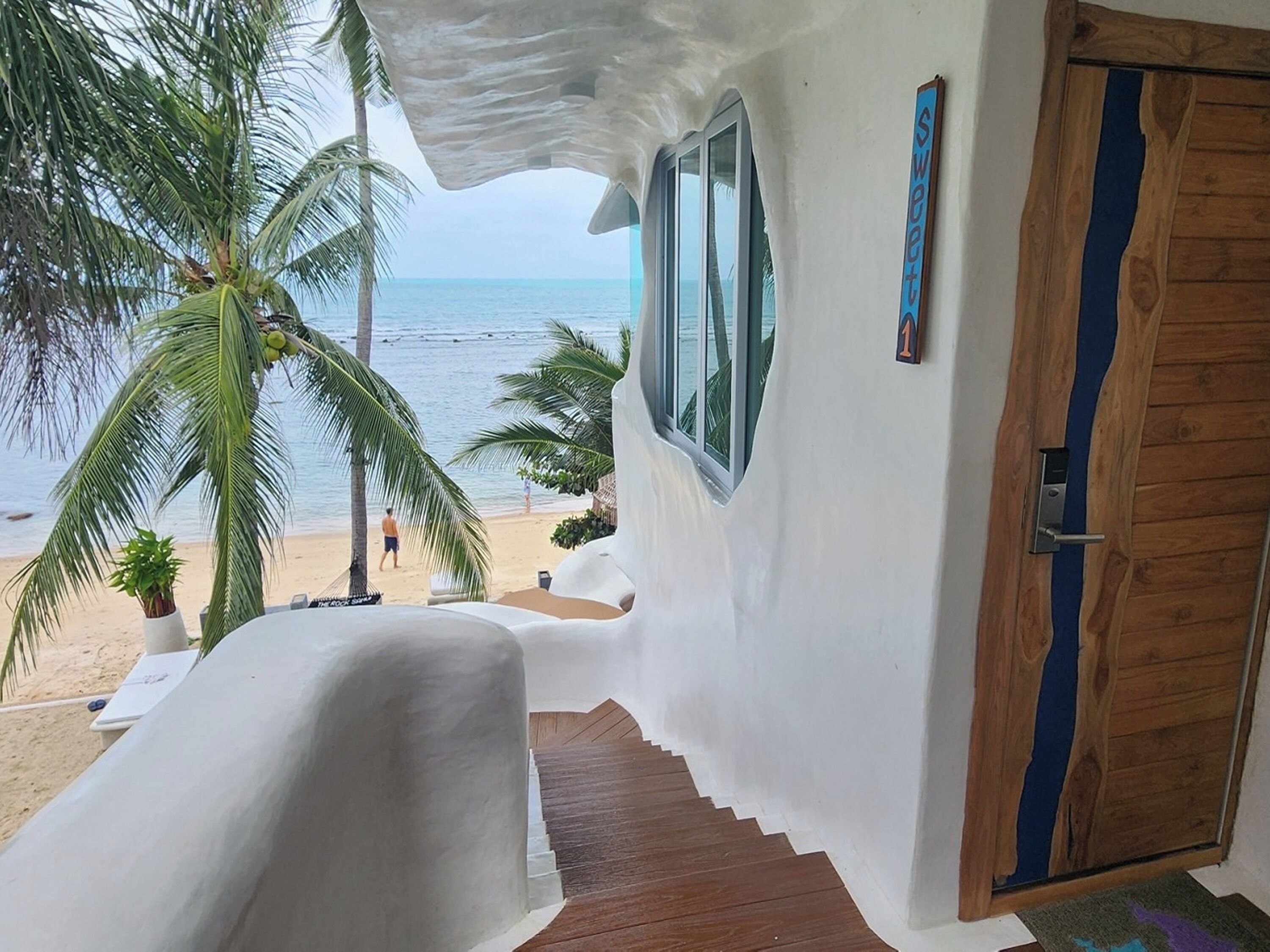 Deluxe Beachfront room with Kitchen | Minibar, in-room safe, desk, iron/ironing board