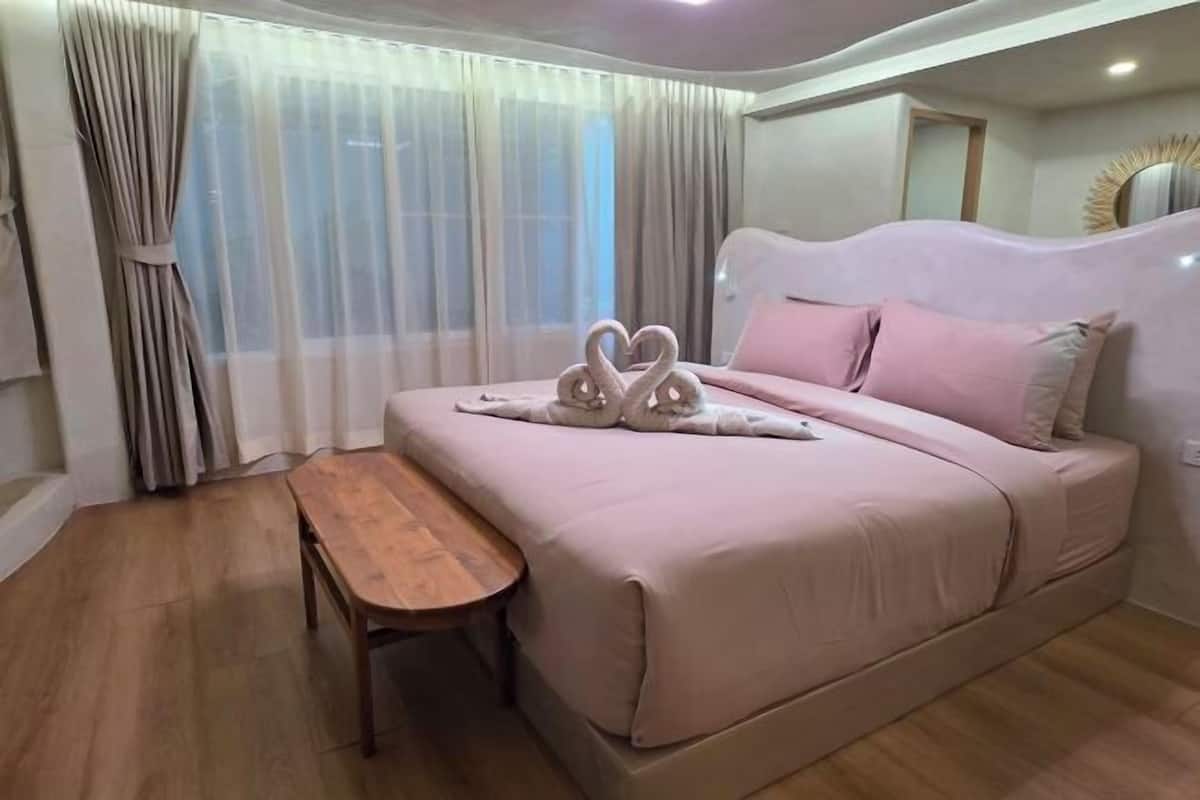 1 bedroom, premium bedding, down duvets, memory-foam beds