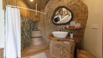 Villa, 3 habitaciones, piscina privada | Baño | Artículos de higiene personal gratuitos, secador de pelo y albornoces