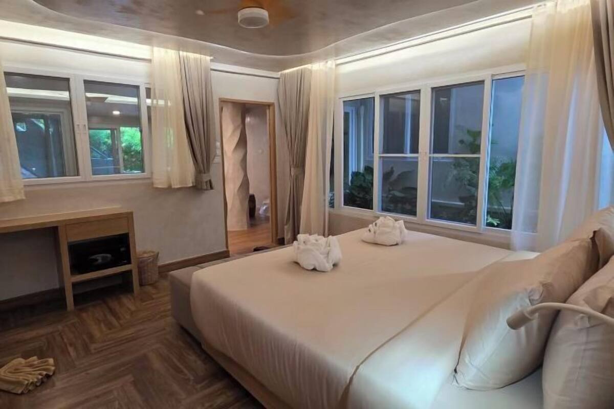 1 bedroom, premium bedding, down duvets, memory-foam beds
