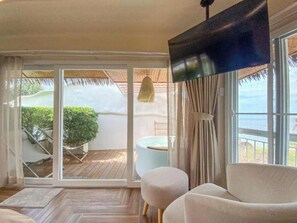 Superior Beachfront room with Partial Seaview | Private kitchen | Fridge, electric kettle - The Rock Samui Beach Resort (Koh Samui)