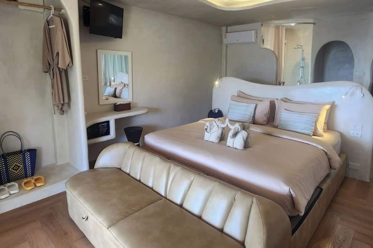 Luxe Suite with Plunge Pool and Seaview