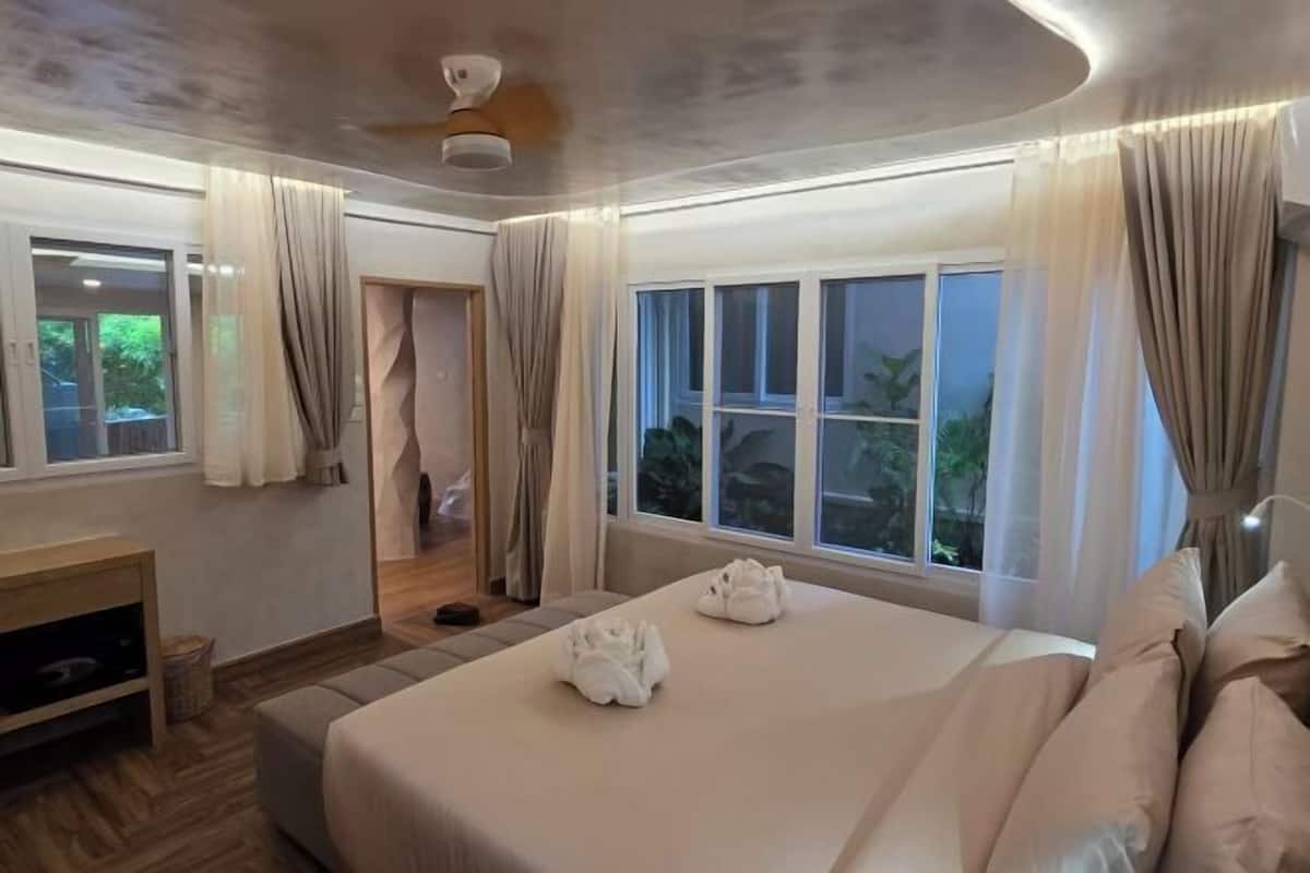 1 bedroom, premium bedding, down duvets, memory-foam beds