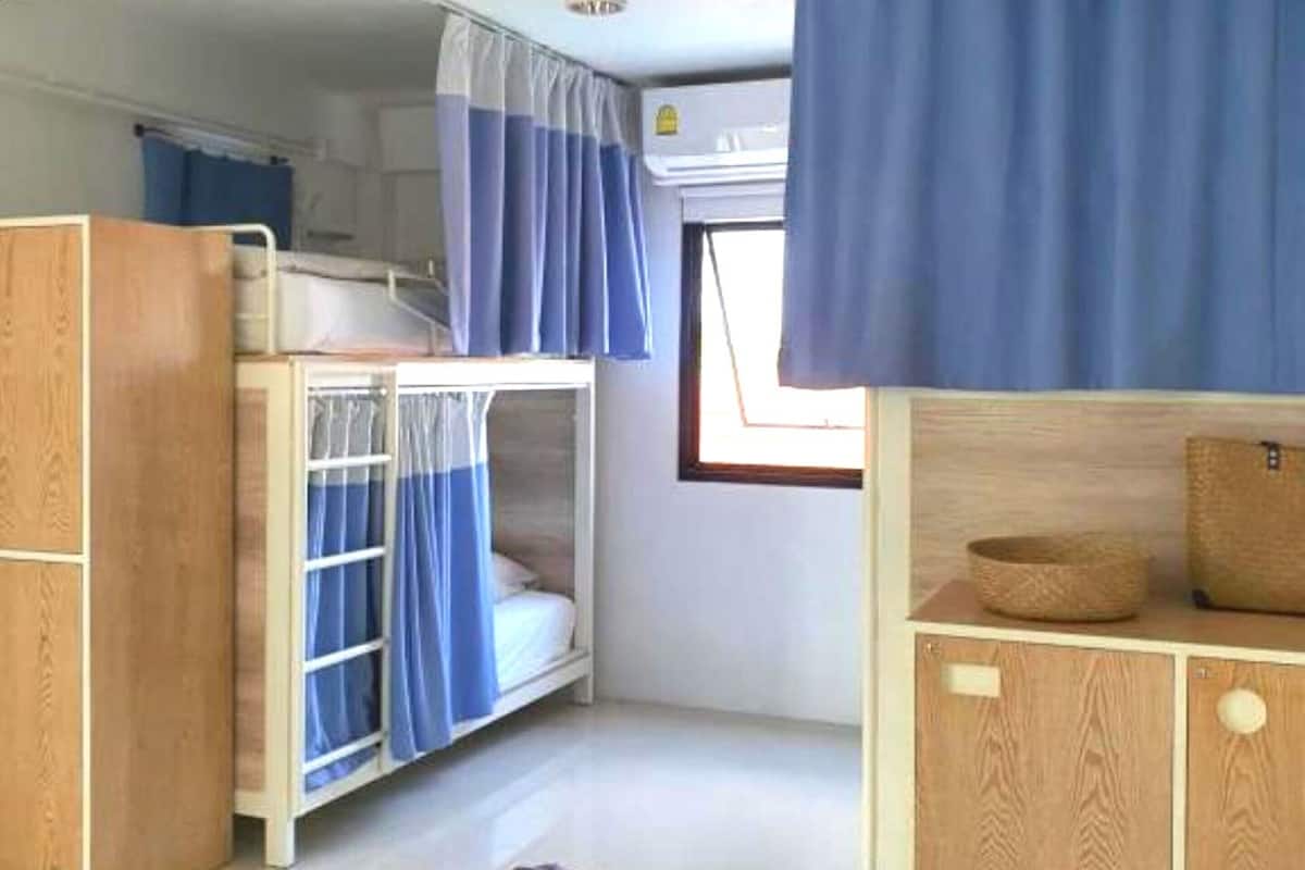 1 bedroom, premium bedding, down comforters, memory foam beds