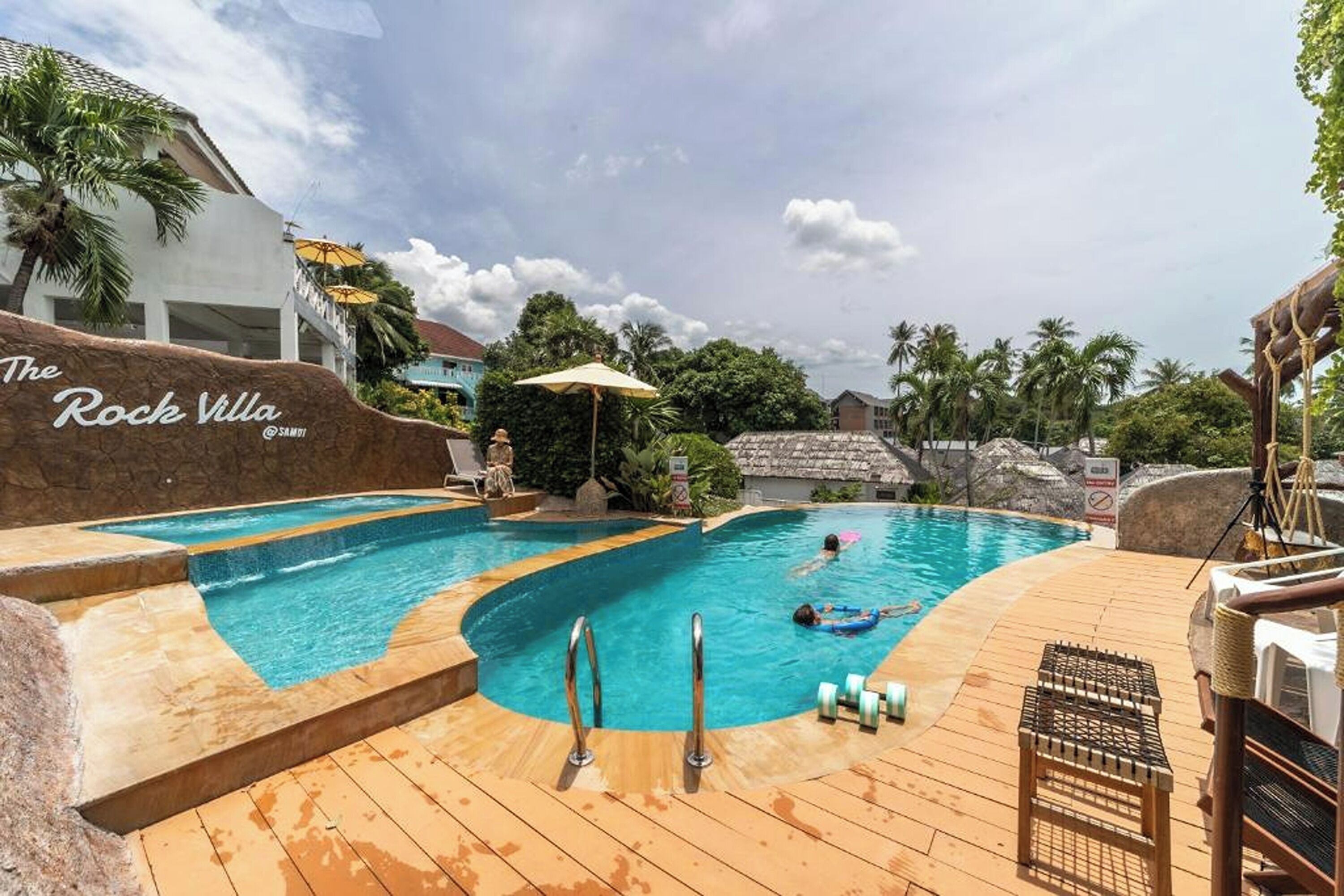 حمّام سباحة خارجي