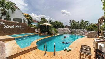 حمّام سباحة خارجي