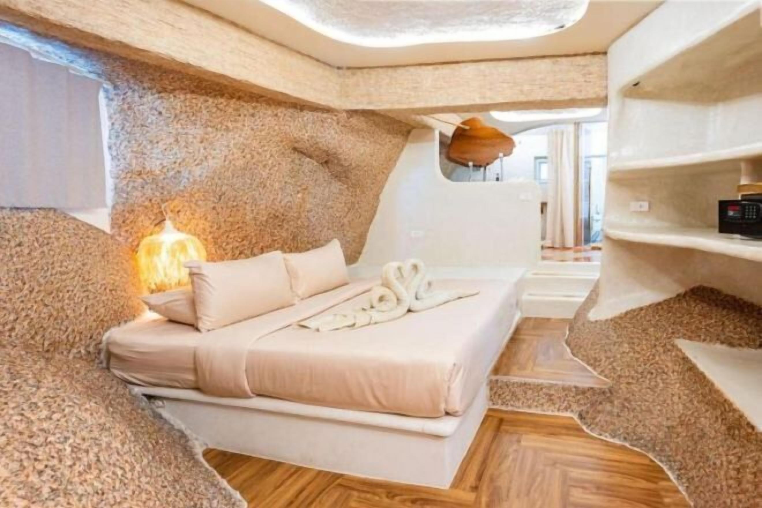 Literie hypoallergénique, minibar, coffres-forts dans les chambres