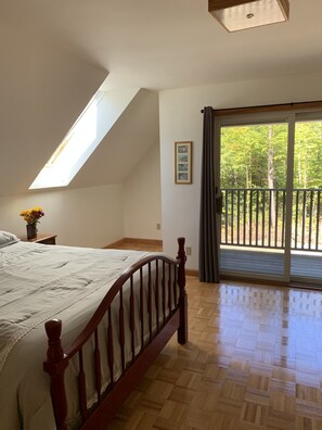 4 makuuhuonetta, silitysrauta/-lauta, ilmainen Wi-Fi, vuodevaatteet