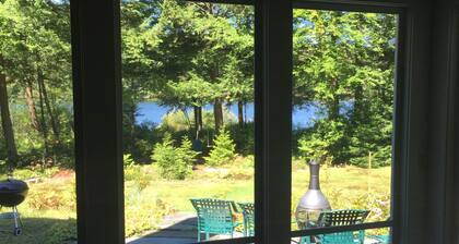 Uusi markkinoille 3-4 makuuhuoneen, 3 kylpyamme, kotiin viehättävällä Armington järvellä