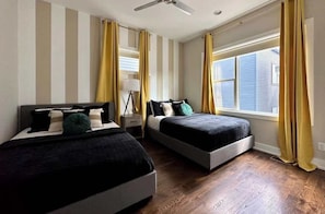 4 bedrooms, iron/ironing board, WiFi, bed sheets