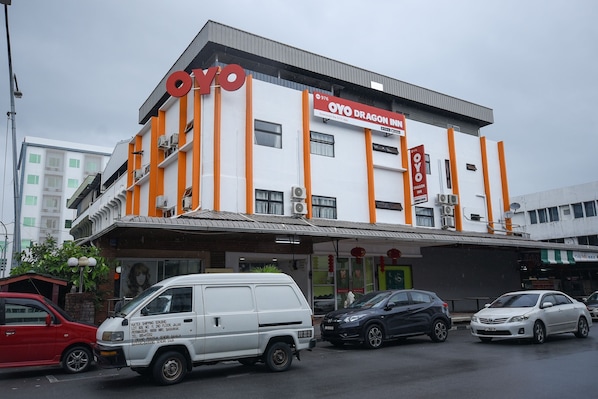 A building with a prominent 'OYO' sign, indicating it is an OYO Dragon Inn.