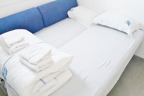 2 habitaciones, tabla de planchar con plancha, wifi y ropa de cama