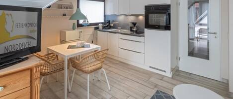 冷蔵庫、電子レンジ、オーブン、食器洗い機