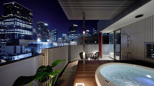 프리미엄 스위트, 침대(여러 개), 금연 | 각각 다른 스타일의 인테리어, 각각 다르게 가구 비치, 책상, 노트북 작업 공간