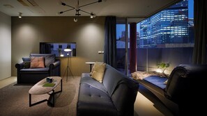 프리미엄 스위트, 침대(여러 개), 금연 | 각각 다른 스타일의 인테리어, 각각 다르게 가구 비치, 책상, 노트북 작업 공간