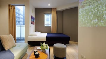 Kamar Standar, Bebas Asap Rokok (Consecutive night only) | Didekorasi berbeda-beda dan dilengkapi dengan perabotan berbeda-beda