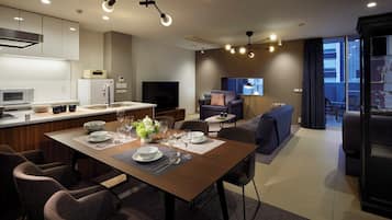 Luxury Suite, Non Smoking | Individually decorated, individually furnished, desk, laptop workspace