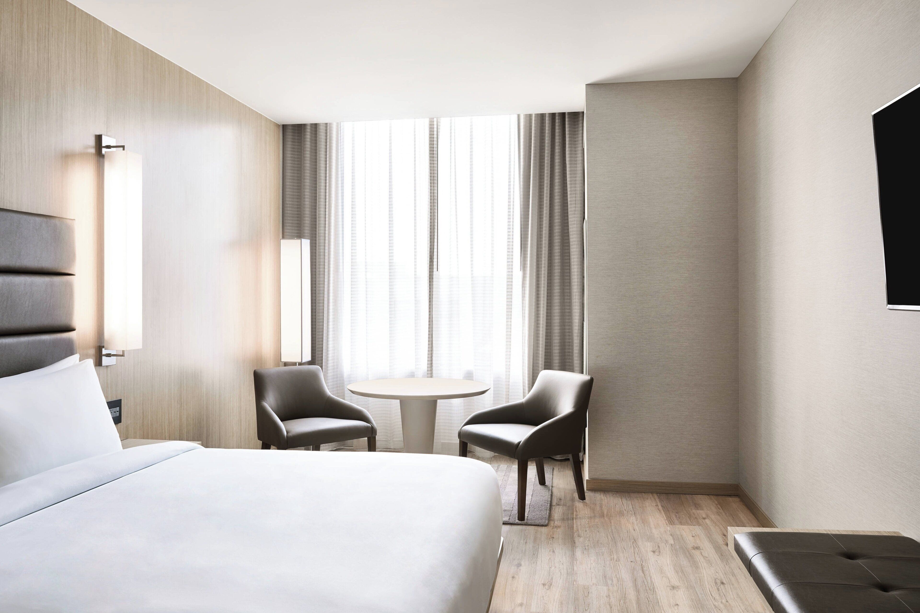 2 多间卧室、防过敏的被褥、羽绒被、客房内保险箱