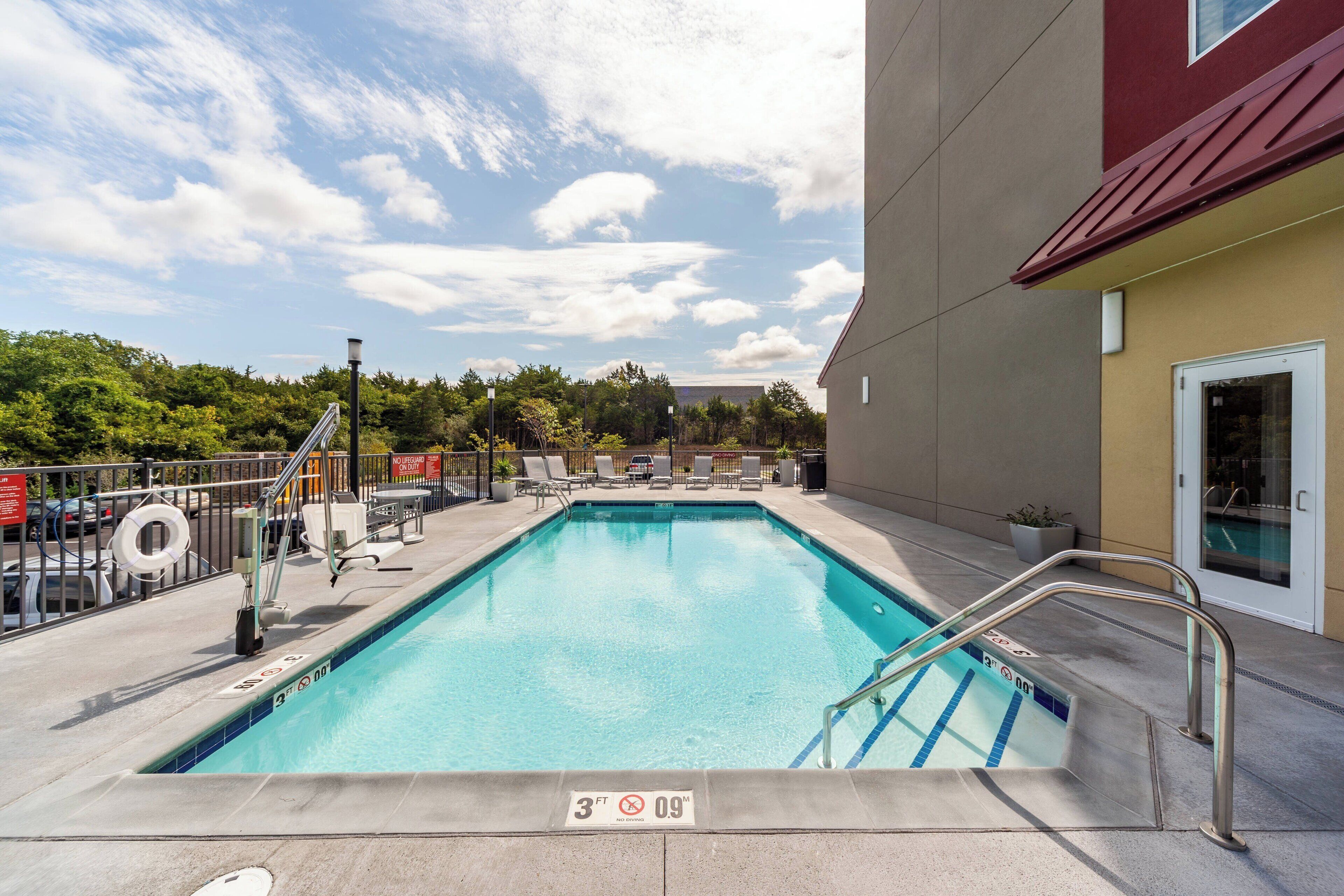 seasonal outdoor pool, open 7:00 am to 10:00 pm, pool loungers