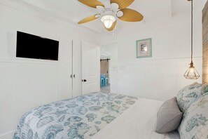 3 bedrooms, iron/ironing board, internet, bed sheets