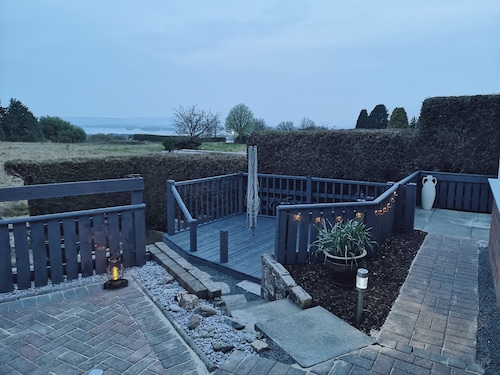 Close to Loch Leven. Excellent location for travelling & keen golfers.