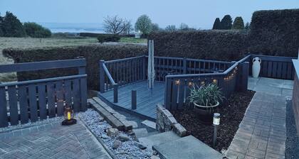 Close to Loch Leven. Excellent location for travelling & keen golfers.