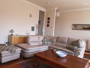 Fernseher, DVD-Player, B ücher