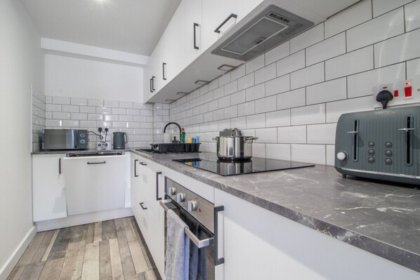 Fridge, microwave, oven, stovetop