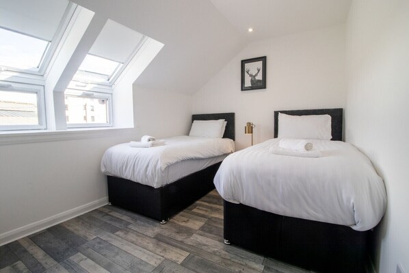 4 dormitorios, tabla de planchar con plancha, wifi y ropa de cama