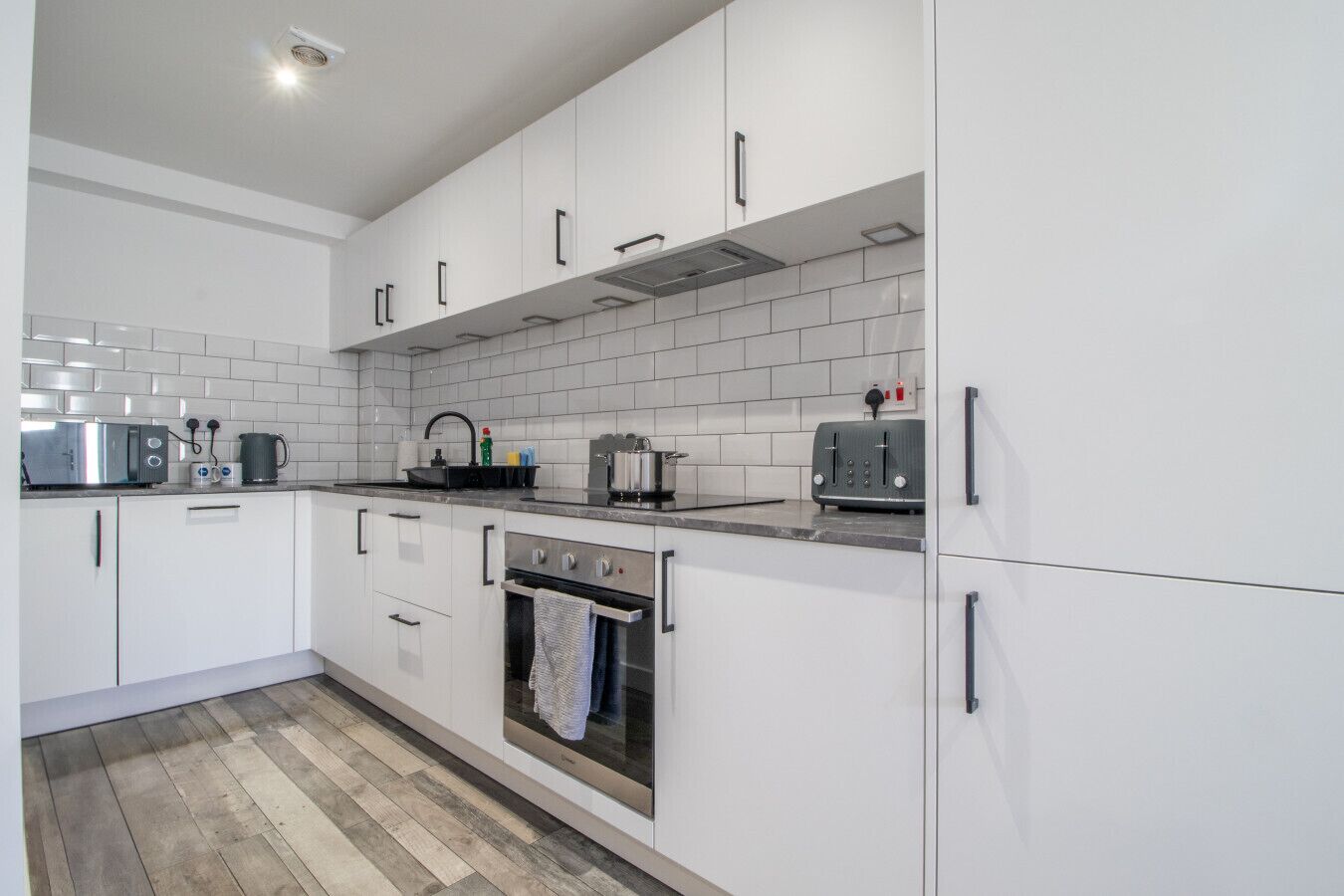 Refrigerador, microondas, horno, placa de cocina