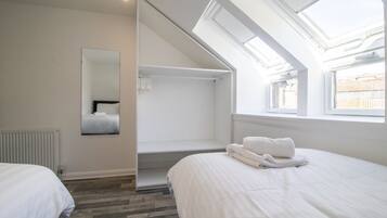 4 bedrooms, iron/ironing board, WiFi, bed sheets