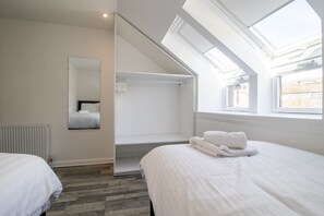 4 bedrooms, iron/ironing board, WiFi, bed sheets