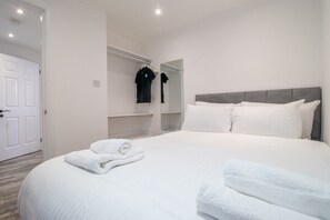 4 chambres, fer et planche à repasser, Wi-Fi, literie fournie