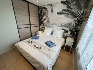 2 bedrooms, iron/ironing board, travel cot, free WiFi