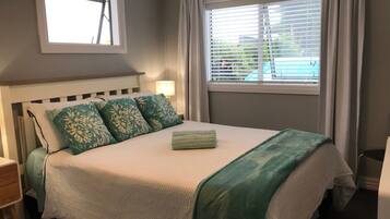 2 bedrooms, desk, iron/ironing board, free WiFi