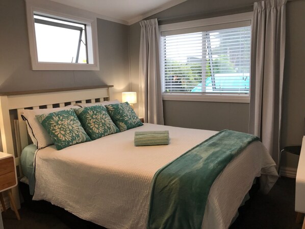 2 habitaciones, escritorio, tabla de planchar con plancha y wifi gratis 