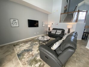 Een smart-tv, videogames, tafelvoetbal en een tafeltennistafel