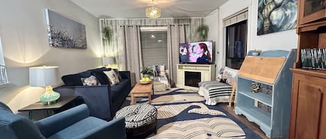 Smart-TV, Kamin, DVD-Player, Tischtennisplatte