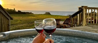 NEWLY REMODELED! Pebble Palace! ★OCEANFRONT★ HOT TUB ★ WOW VIEWS★