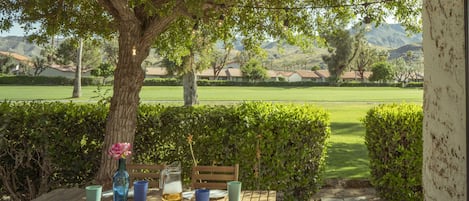 تناول الطعام بالخارج