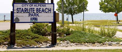 A sign for Starlette Beach Park in the City of Alpena.