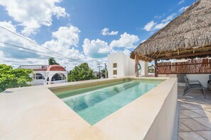 Unclassified image, 5 of 22, button