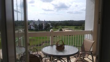 Appartement Familial, plusieurs lits, vue golf | Terrasse/Patio