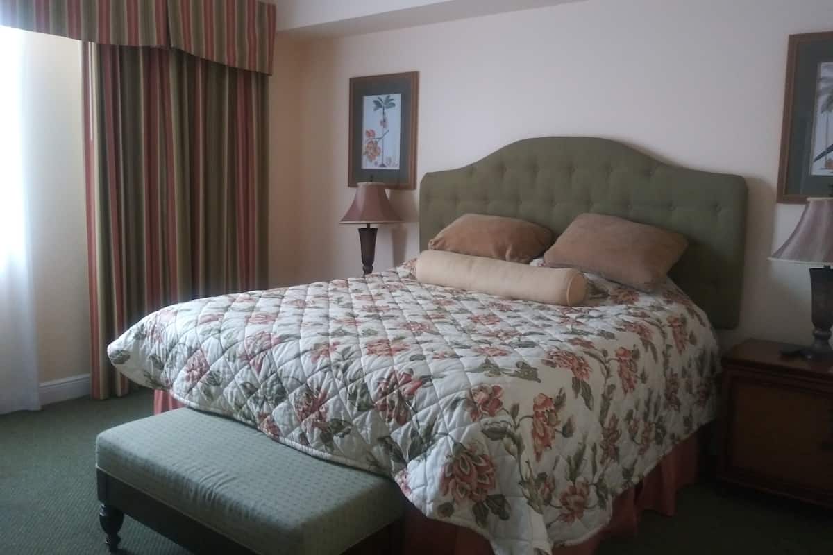Family Apartment, Multiple Beds, Golf View | 3 bedrooms, in-room safe, individually decorated, individually furnished