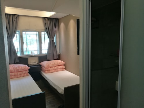 コージー ホステル