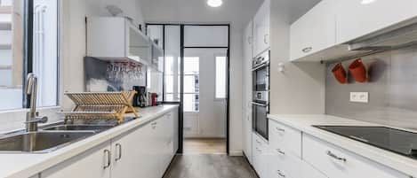 Fridge, microwave, oven, dishwasher